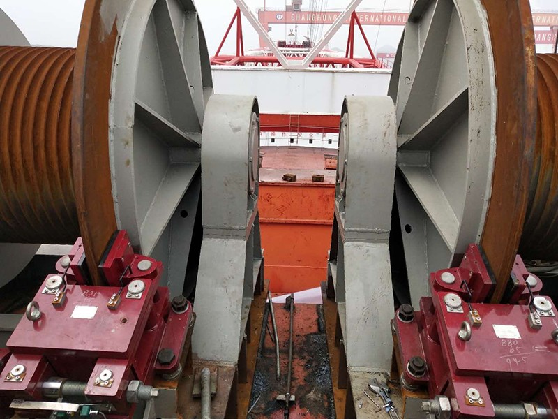 盤式制動器-大型造船廠起重設備安裝現場